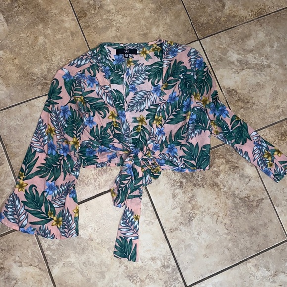 Missguided crop tie front - Picture 2 of 5